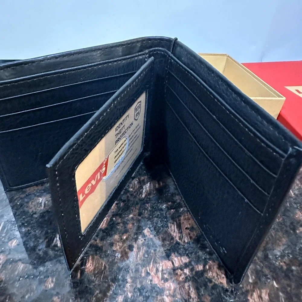 Levis Black Leather Bifold Wallet RFID Blocking Protect Levi Strauss New in Box